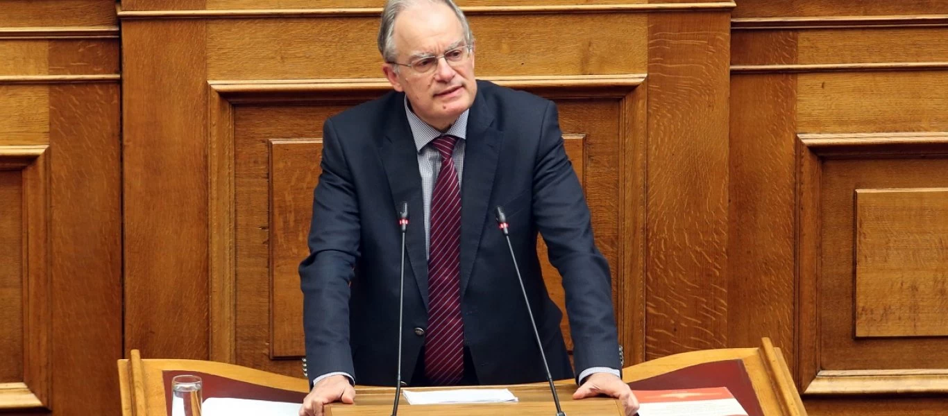 Φίλησαν... το χέρι του Κώστα Τασούλα σε περιοδεία - Η χιουμοριστική ατάκα του και η «μπηχτή» για το ρουσφέτι